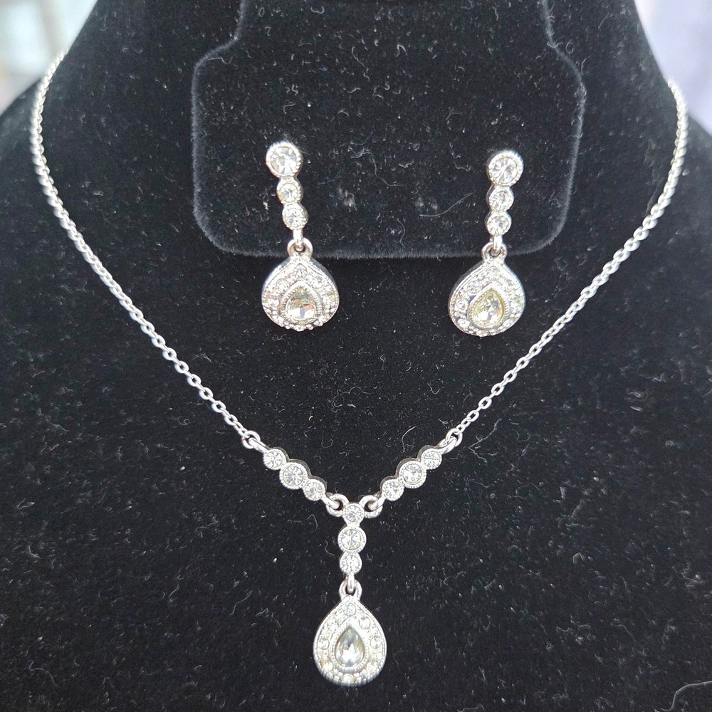 Silver Tone Teardrop Rhinestone Necklace and Drop Earring Jewelry Set Formal